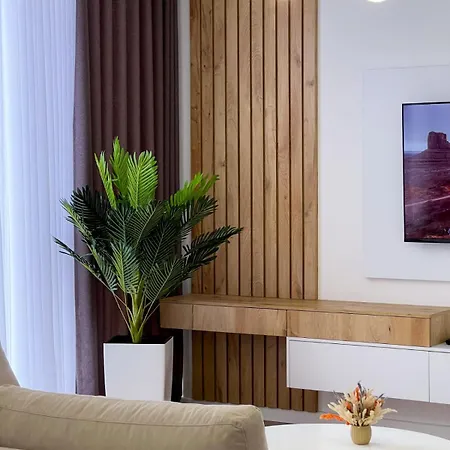 Boulevard Apartment *